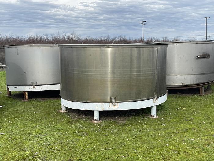 Used 1,000 Gallon Stainless Steel Tanks