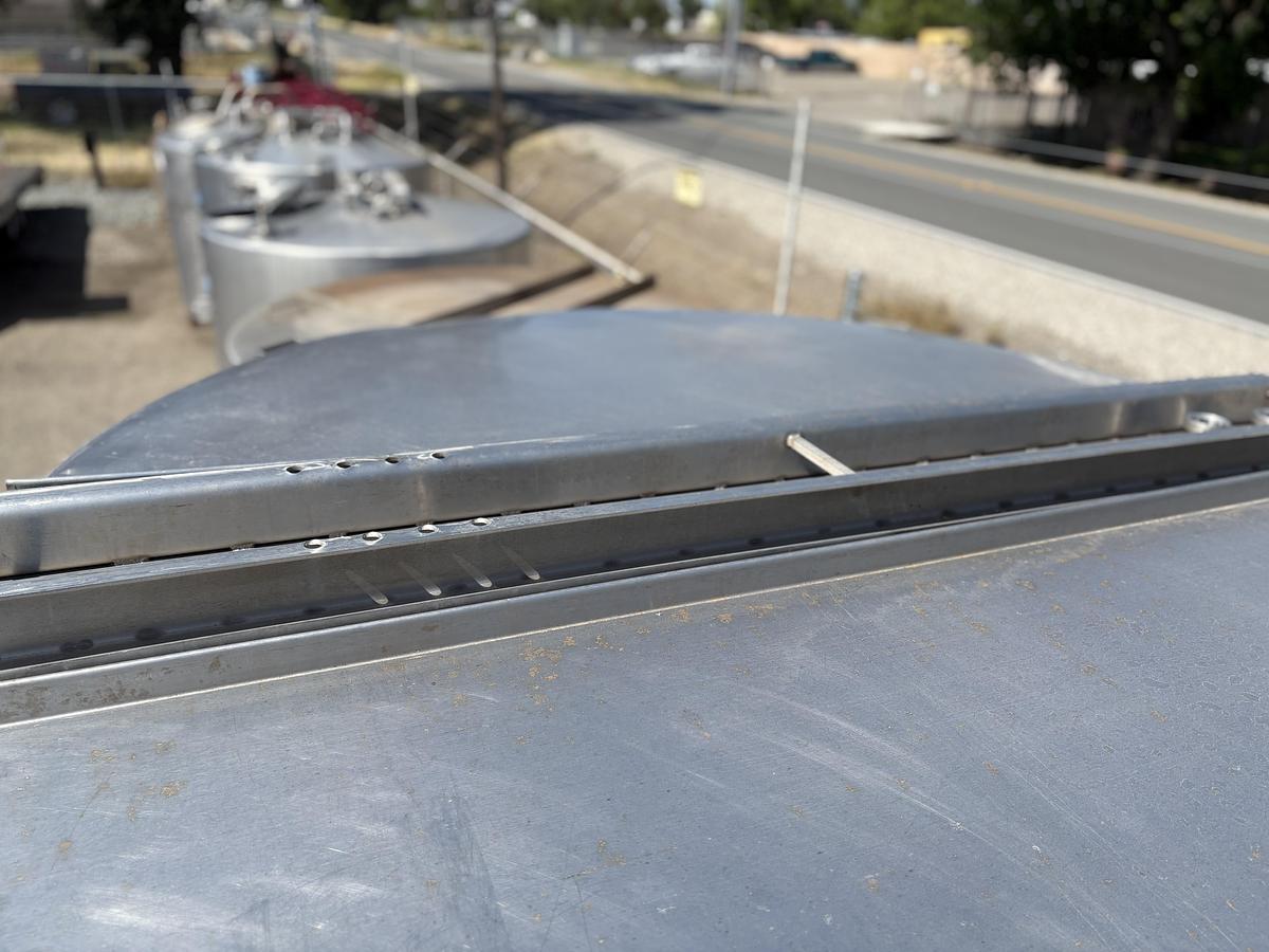 Used 1,200 Gallon Vertical Stainless Steel Tank
