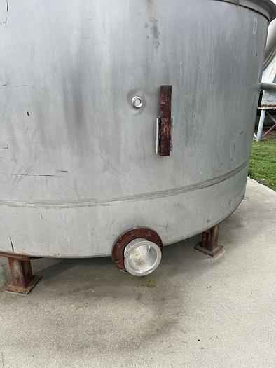 Used 1,000 Gallon Stainless Steel Tanks