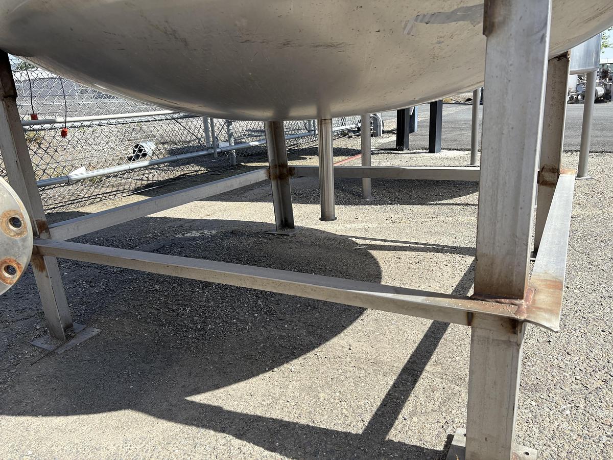 Used 1,200 Gallon Vertical Stainless Steel Tank