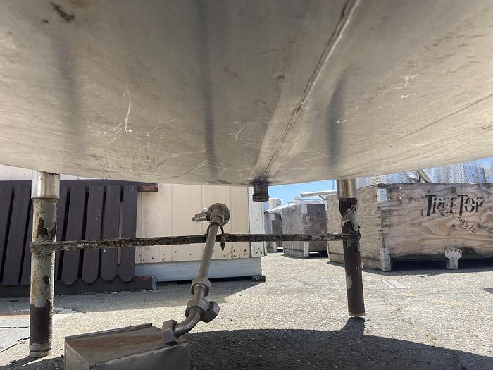 Used 600 Gallon Vertical Stainless steel Tank