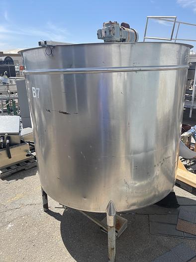 Used 600 Gallon Vertical Stainless steel Tank
