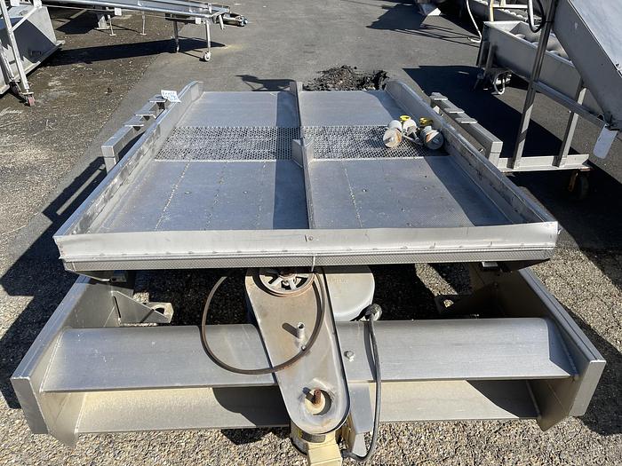 Used Key Iso-Flo Stainless Vibratory Conveyor / Feeder / Screener