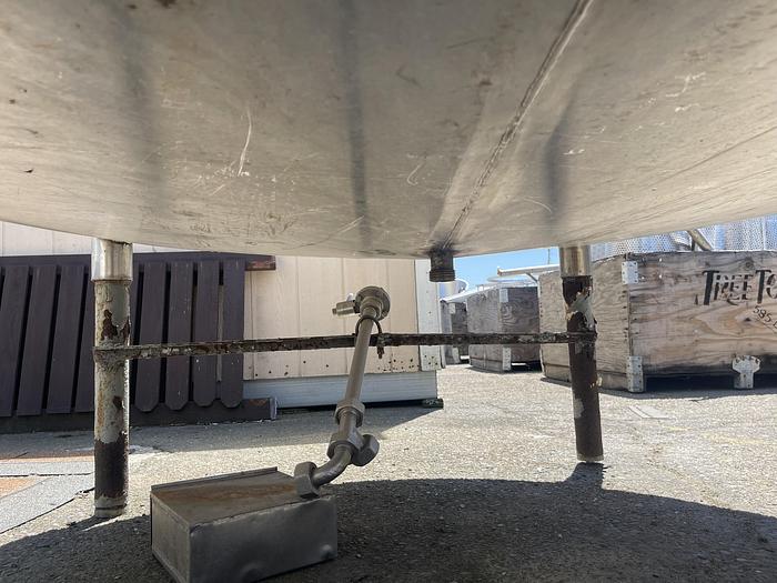 Used 600 Gallon Vertical Stainless steel Tank