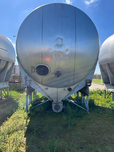 Used 8,000 Gallon DeLaval Horizontal Storage Tank with Bottom Auger