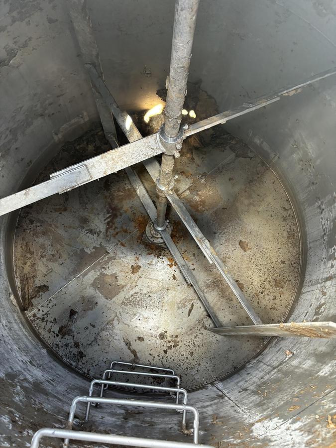 Used 2,000 Gallon Vertical Stainless Steel Tank  Mixing Tank with Top Agitation