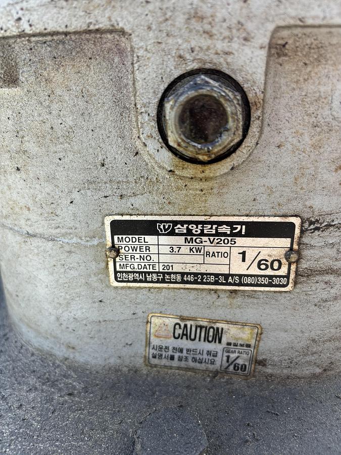 Used 2,000 Gallon Vertical Stainless Steel Tank  Mixing Tank with Top Agitation