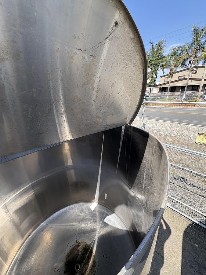 Used 1,200 Gallon Vertical Stainless Steel Tank