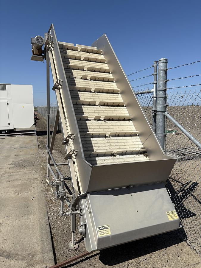 Used HMI Flighted Elevator 40" Wide x 12' Long