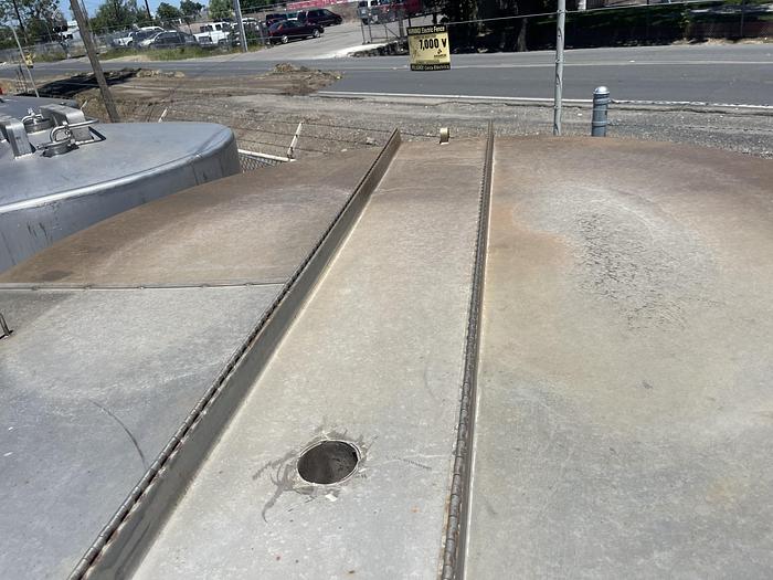 Used 1200 Gallon Vertical Stainless Steel Tank