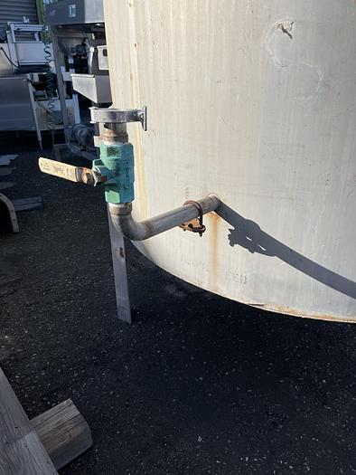 Used 900 Gallon Vertical Stainless Steel Agitated Tank