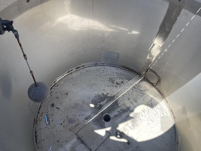 Used 1200 Gallon Vertical Stainless Steel Tank