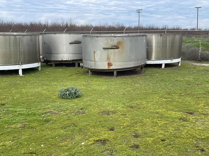 Used 1,000 Gallon Stainless Steel Tanks