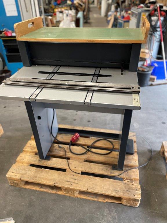 Used electric creasing and perforating machine Pernuma