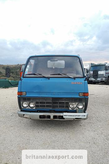 Used 1981 TOYOTA Dyna BU30 300 6 tyres truck.