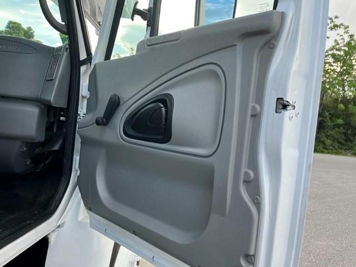 Used Altec AM900 72ft 2-Man Bucket Boom on 2005 International 4400 Flatbed Truck - C02875