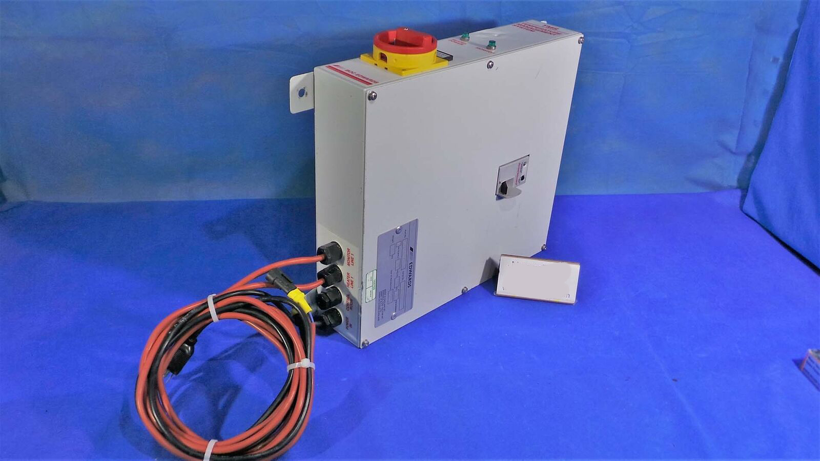 Used Edwards Y14204000 TMS TemperatureManagement System, Y14204000 / 120V / 60 Hz / 1.2 Kw /