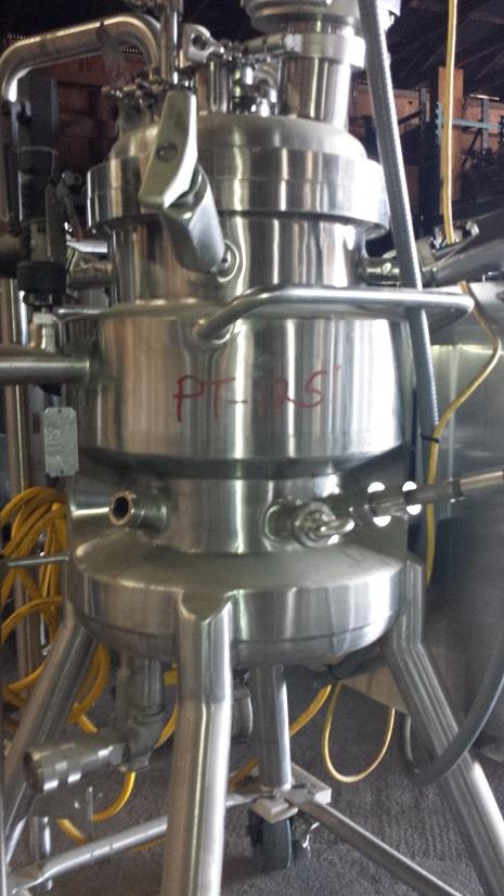 Used 7 GALLON VACUUM PROCESSOR TANK (25 LITERS) ITT. IND. SERIAL 2302433-2