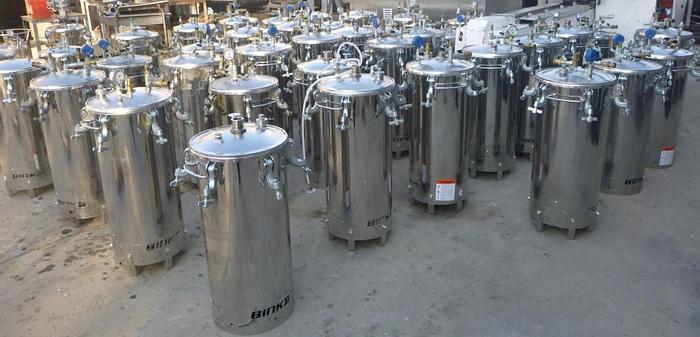 Used Tank, 15 Gallon, S/st, 110 PSI, 14" X 26.5", Binks (9) #S744049