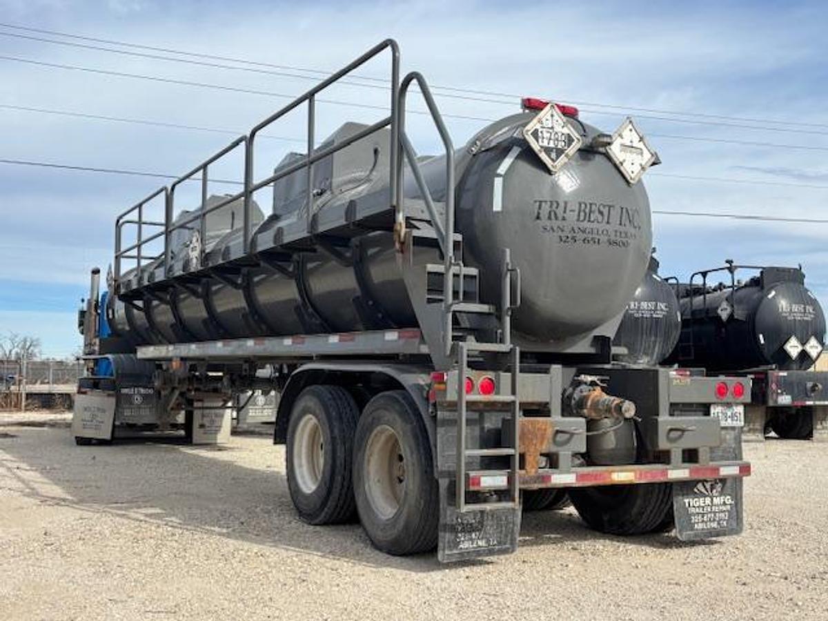 Used 2011 WILCOX FIBERGLASS ACID TRAILER