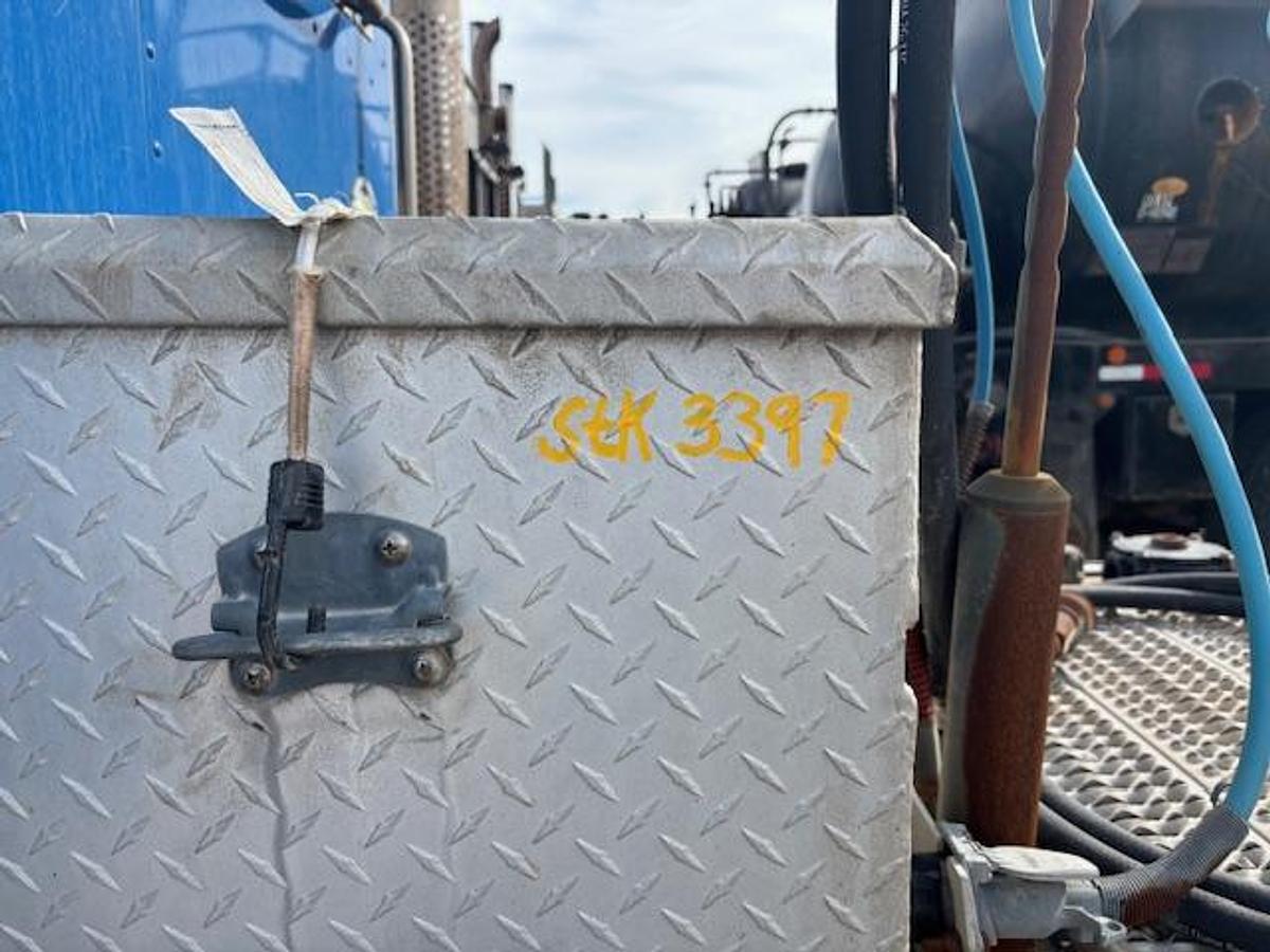 Used 2013 Peterbilt Transport Truck Peterbilt