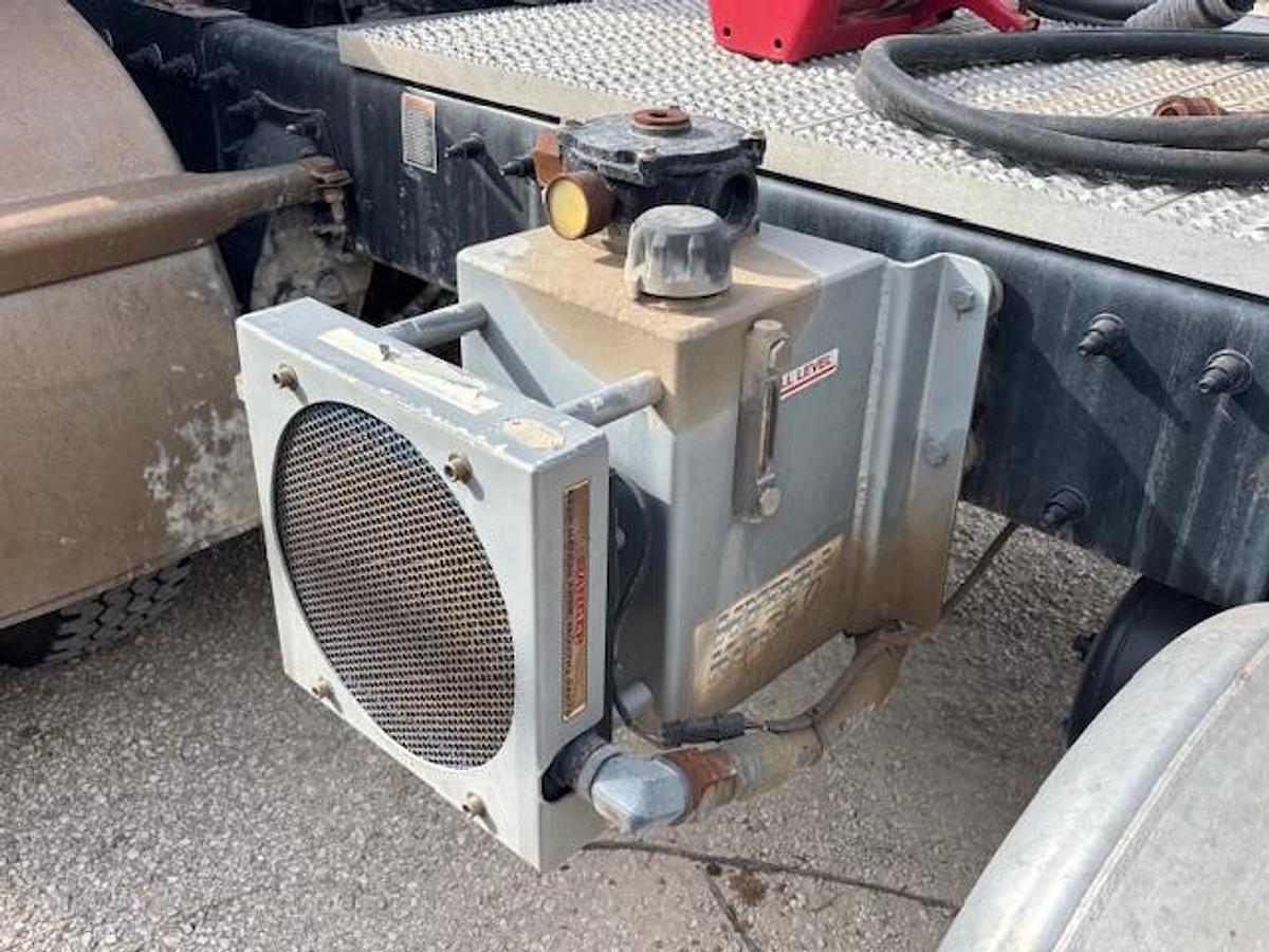 Used 2013 Peterbilt Transport Truck Peterbilt