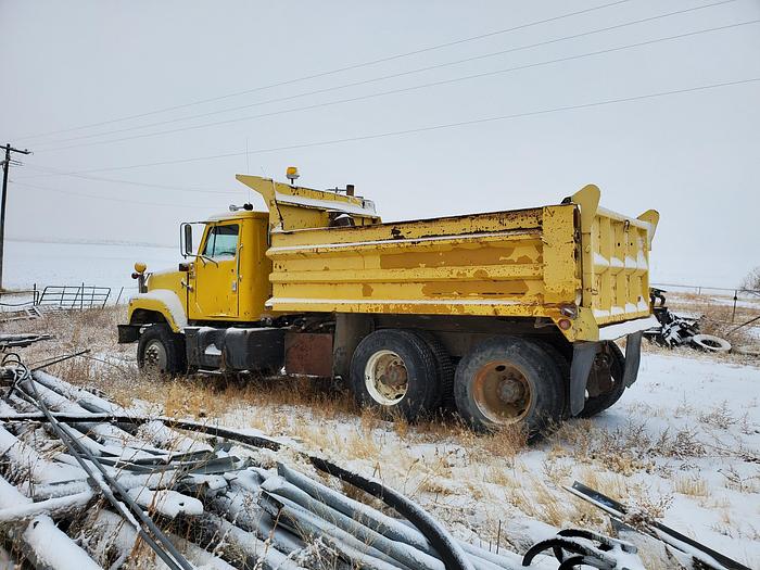 Used 1986 International F2574 Dump Truck