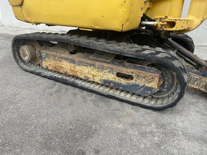 2005 KOMATSU PC27 R-8