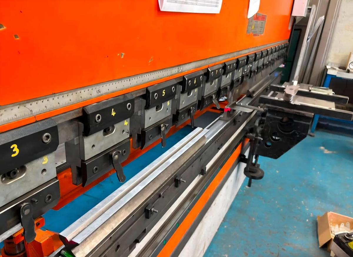 Used Ermaksan Power-Bend Falcon 400x175 CNC Downstroke Pressbrake