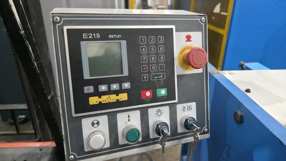 Used Edwards Pearson QH11D Direct Drive Mechanical Shear