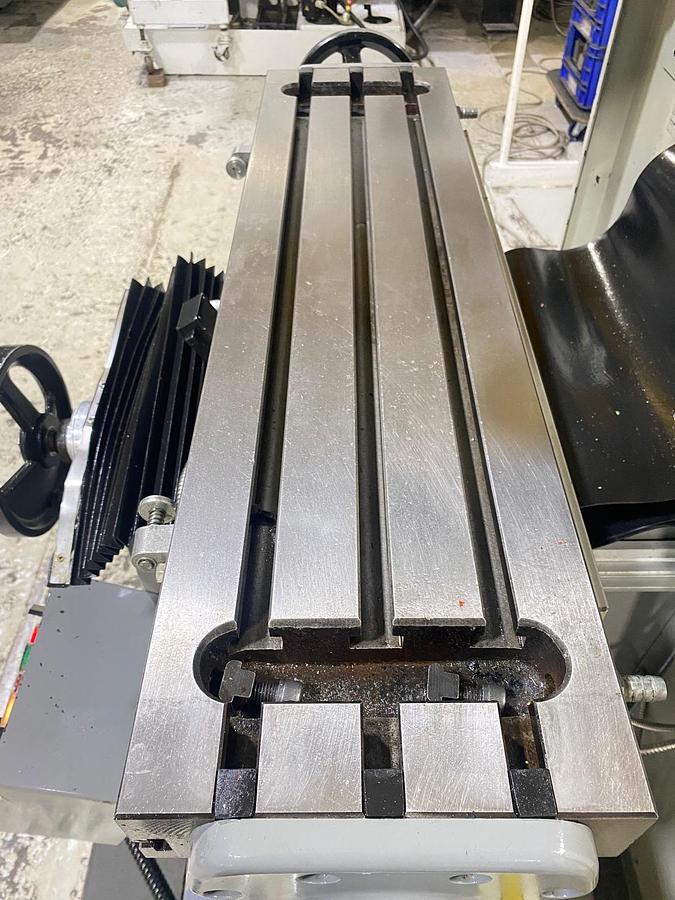 Used Europa 1000VS Turret Mill