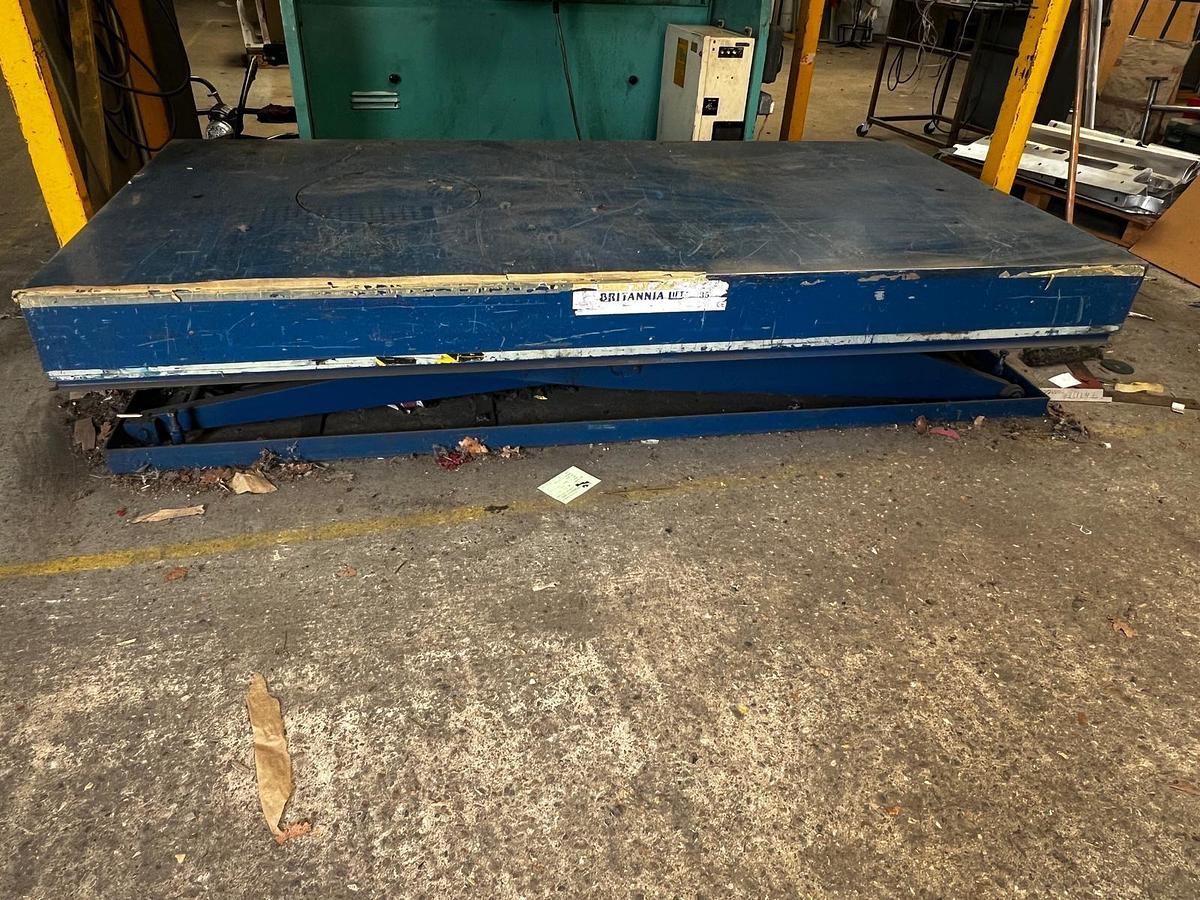 Used Britannia Lift EU/30/16-3 Hydraulic Scissor Lift Table