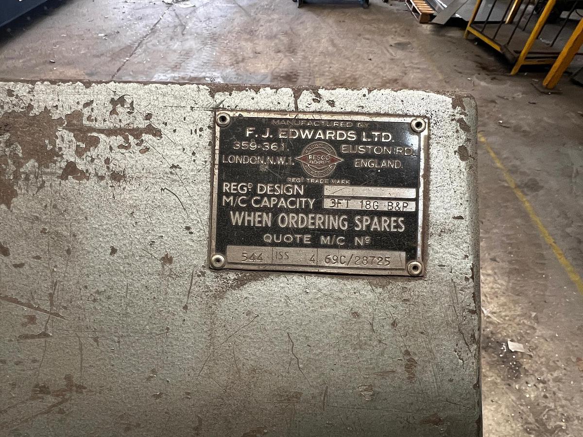 Used Edwards 318 Box & Pan Folder
