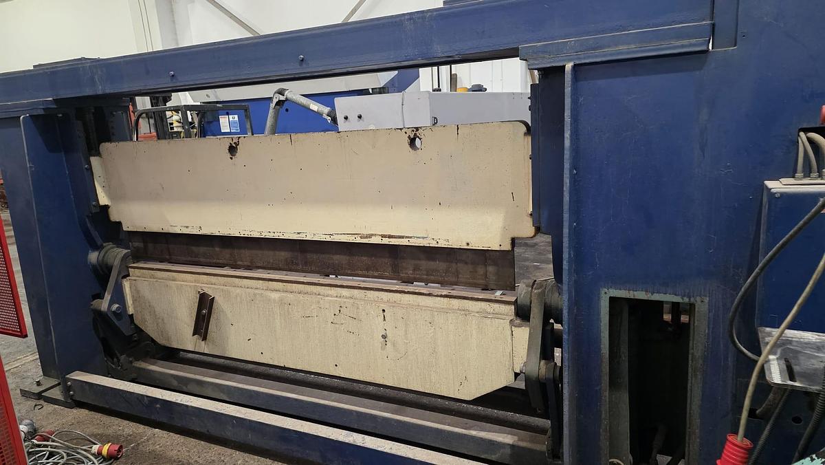 Used Keetona Hydroform HUF814 Power Folder