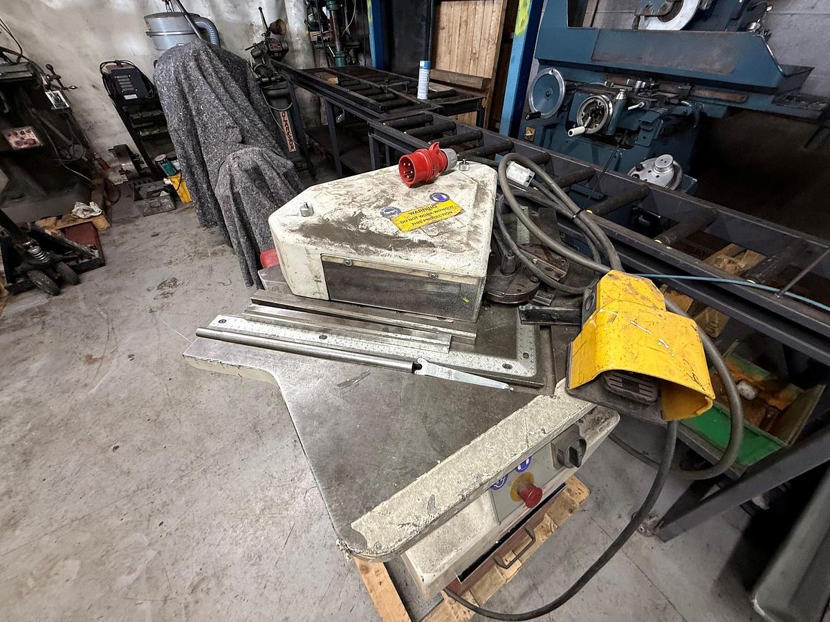 Used Imac FA200/6E Hydraulic Corner Notcher