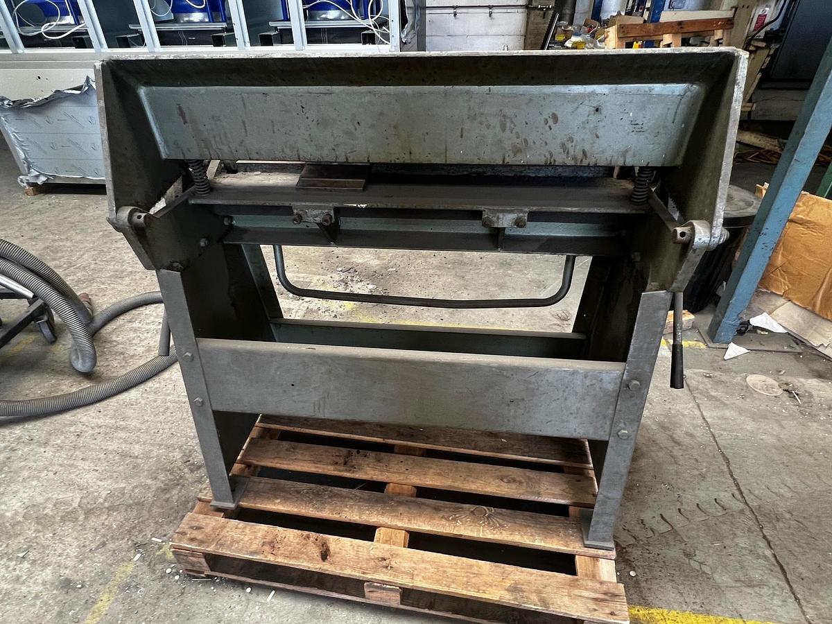 Used Edwards 318 Box & Pan Folder
