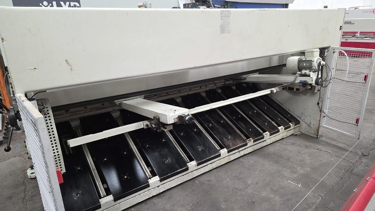 Used Durma DHGM 3006 Hydraulic Shear