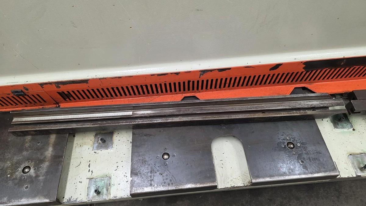 Used Durma DHGM 3006 Hydraulic Shear