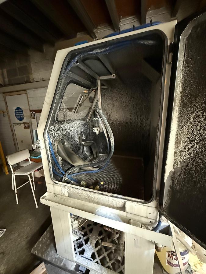 Used Vixen Aquablast 915 Wet Blasting Cabinet