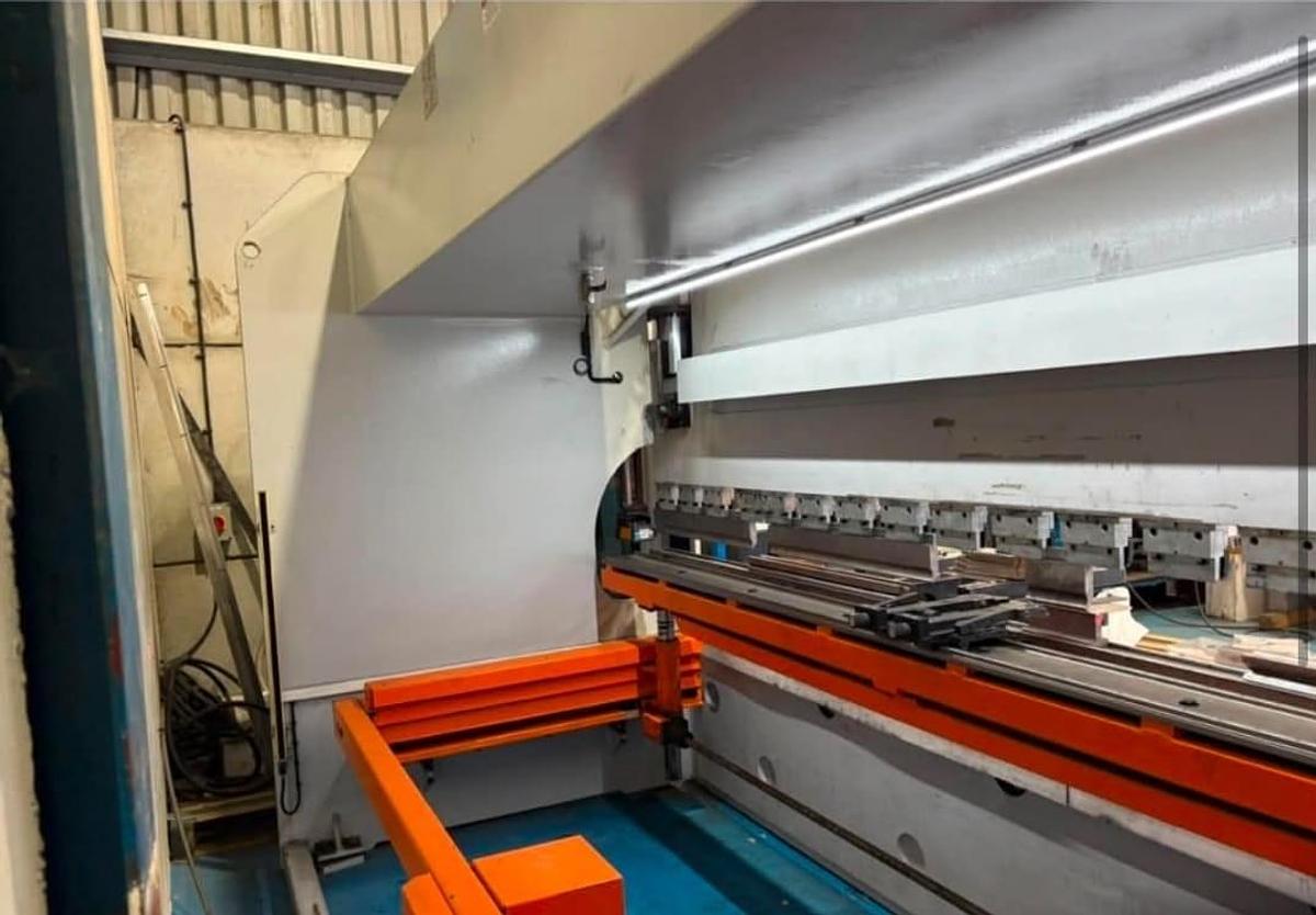 Used Ermaksan Power-Bend Falcon 400x175 CNC Downstroke Pressbrake