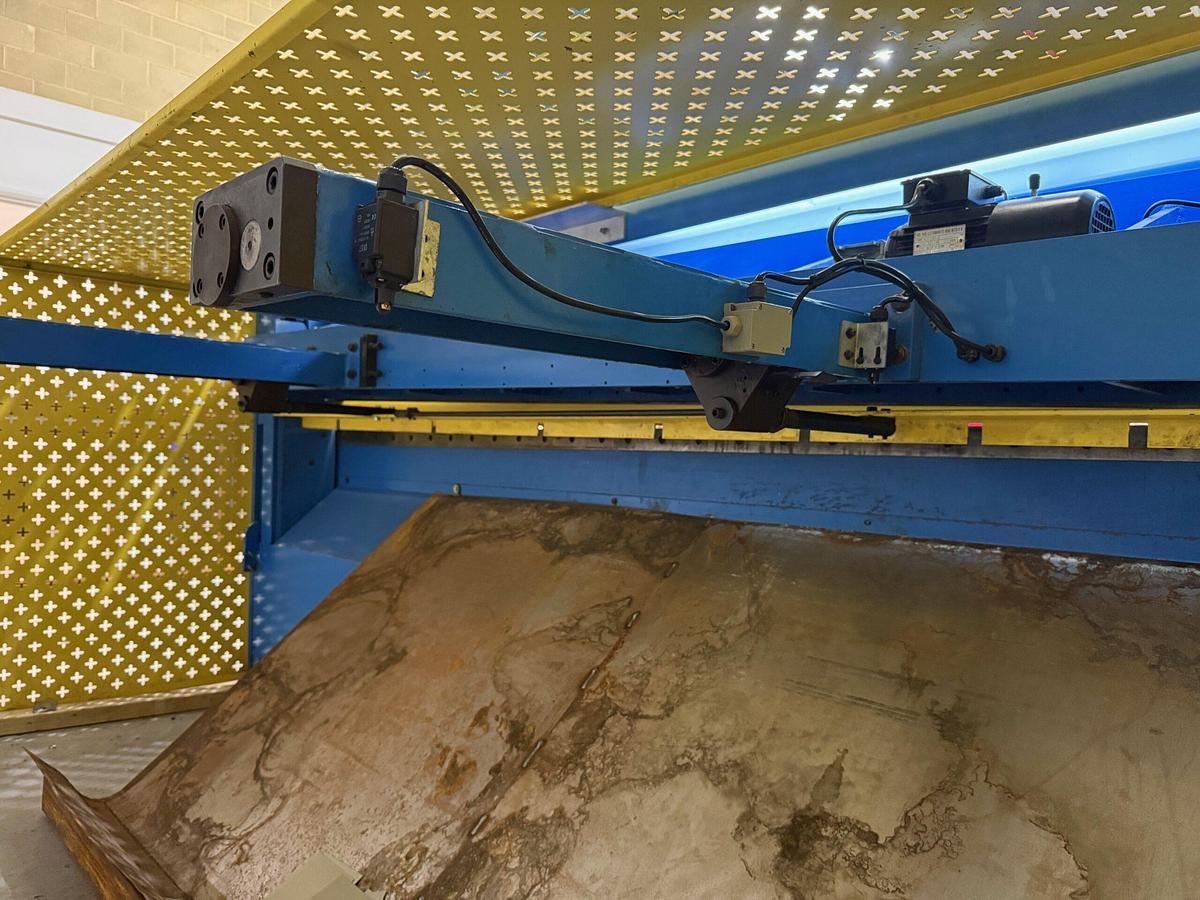 Used Mach Cut Q11-4X2550NC Mechanical Shear