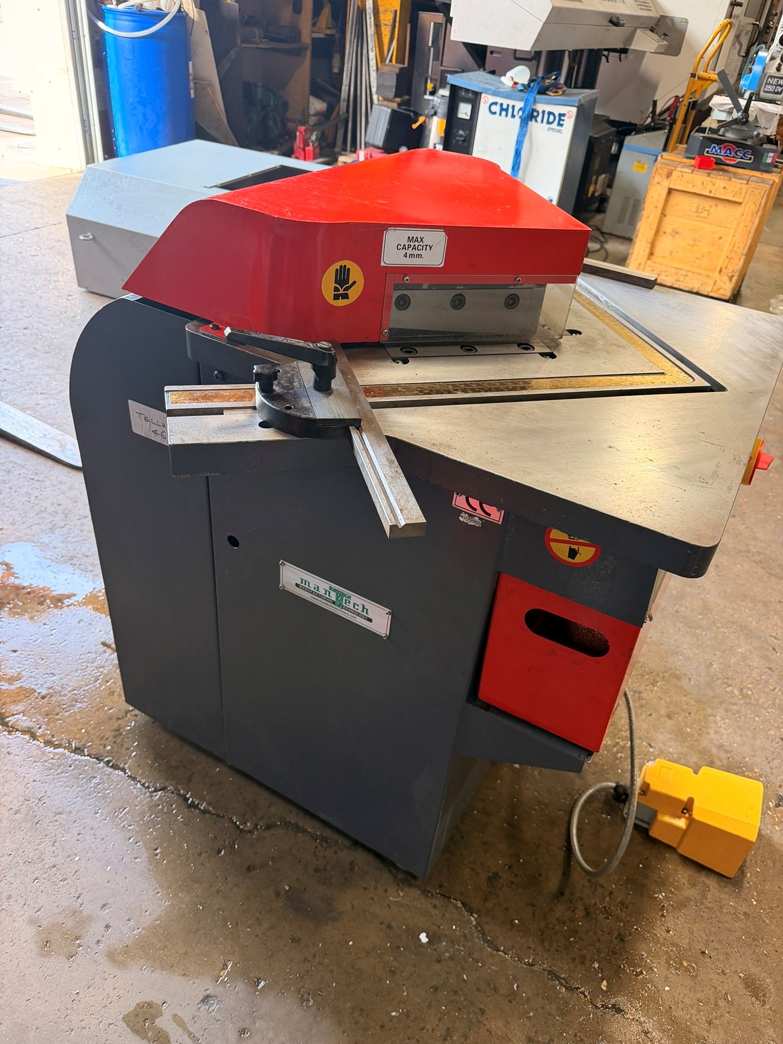 Used Mantech 200/4 Hydraulic Corner Notcher