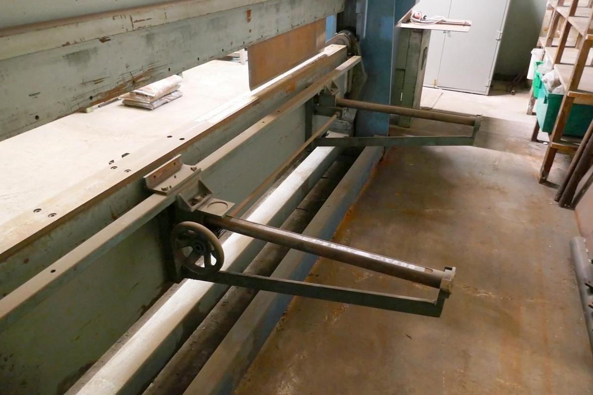 Used Keetona HUF818 Hydraulic Power Folder