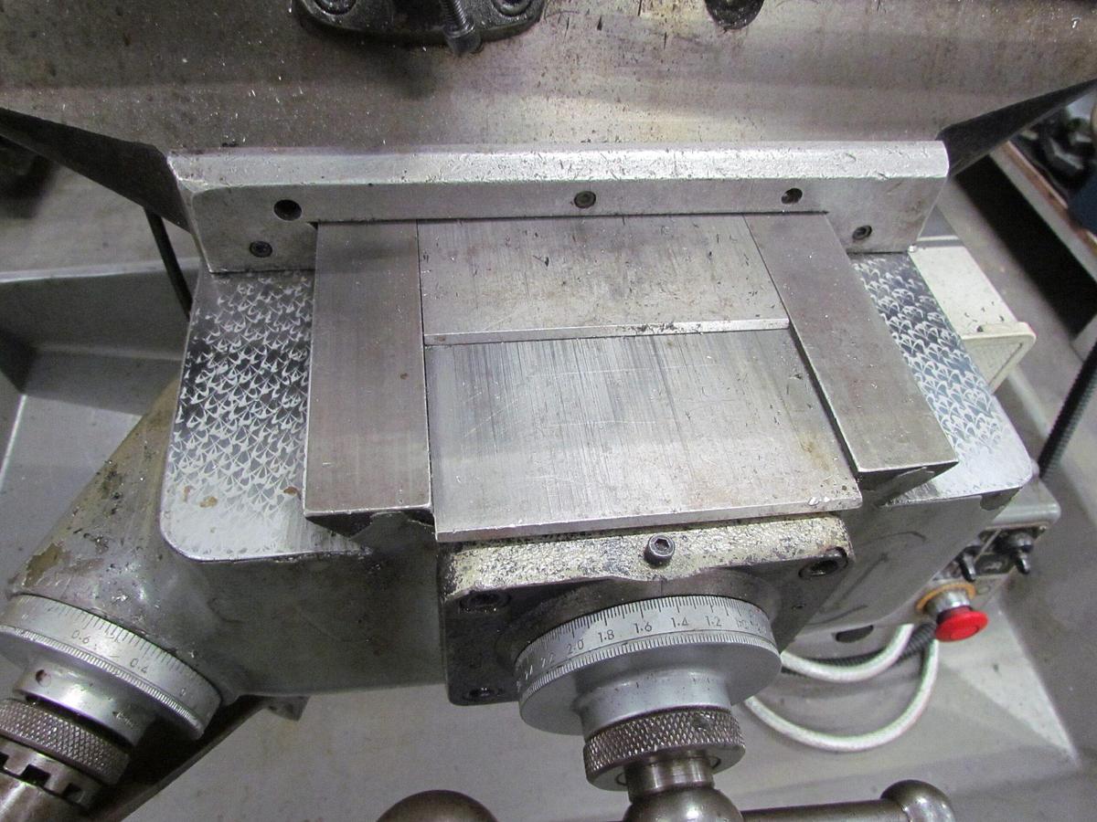 Used Bridgeport BR2 Turret Mill