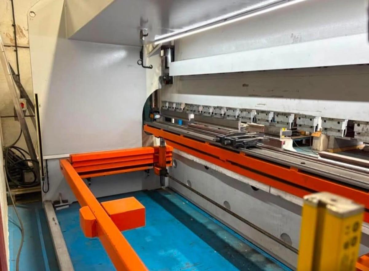 Used Ermaksan Power-Bend Falcon 400x175 CNC Downstroke Pressbrake