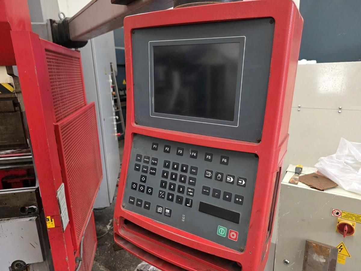 Used Edwards Pearson PR6 150/3100 CNC Downstroke Pressbrake