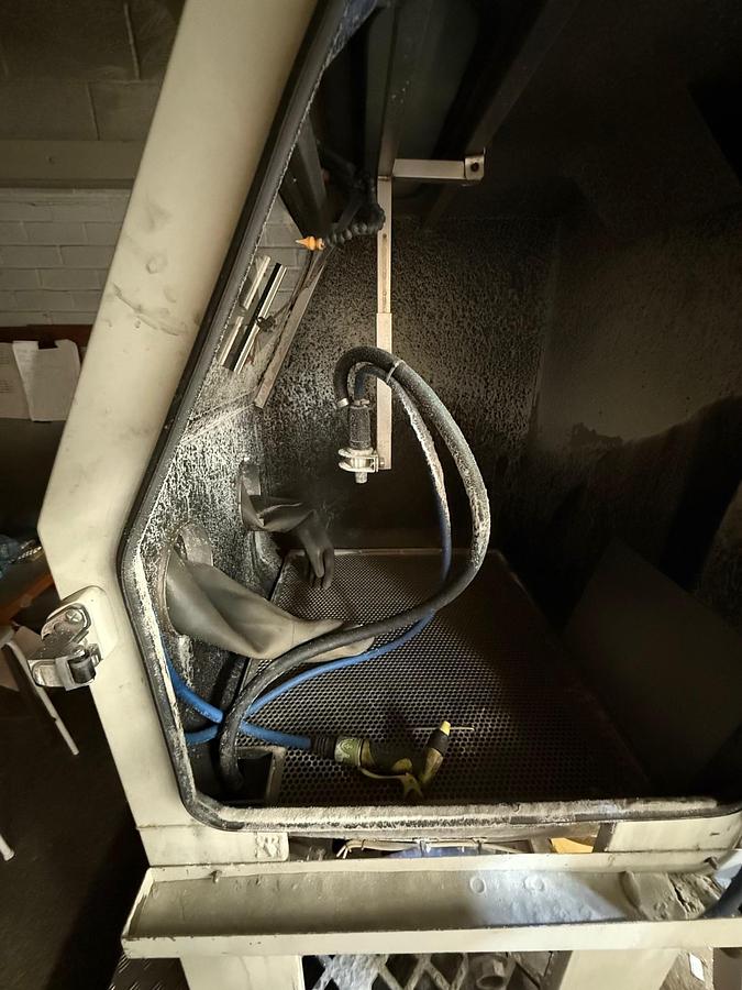 Used Vixen Aquablast 915 Wet Blasting Cabinet