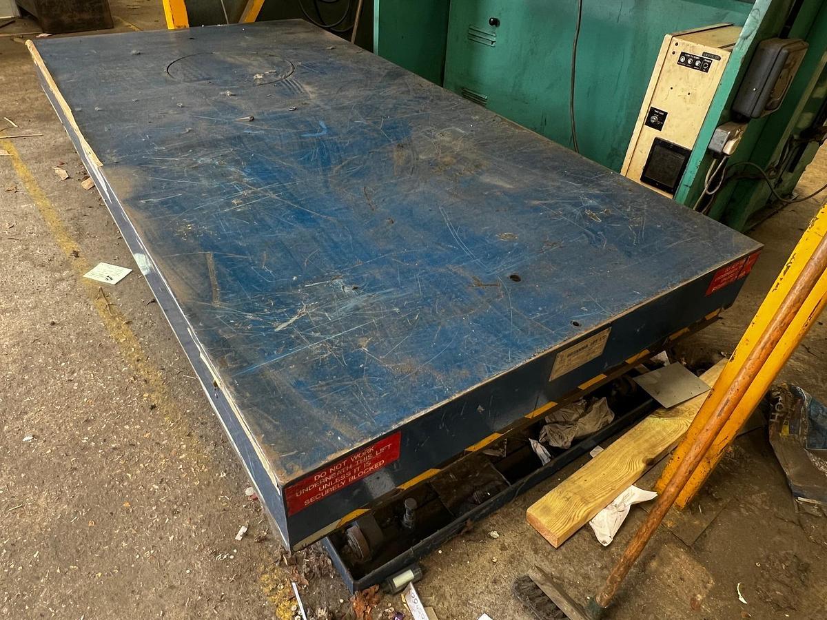Used Britannia Lift EU/30/16-3 Hydraulic Scissor Lift Table
