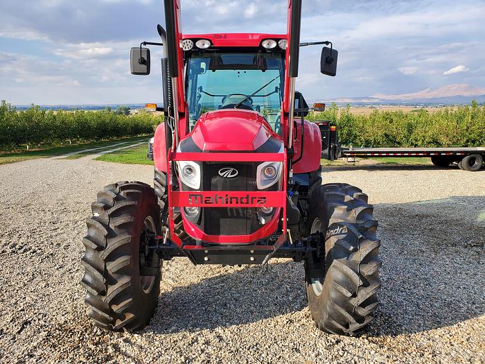 125 hp Mahindra 9125S Tractor w/ Loader ** 4 hrs - Never Used **