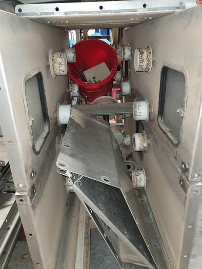 Gebraucht Becherwerk, mit 2 m. langem, unteren Horizontalteil und 1 m. langem oberen Horizontalteil.